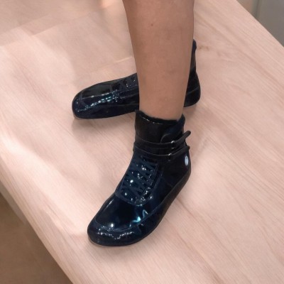 Cool Black charol vegano